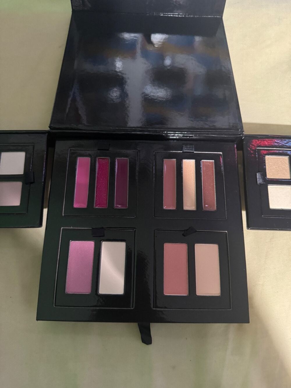 AVON mega mix'n go palette 24 eyeshadow 9 lip glosses 2 blushes 2 highlighters